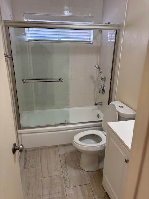 full bathroom - 15903 Halldale Ave