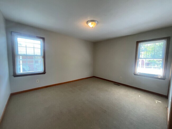 Building Photo - 2039 Ironwood Dr