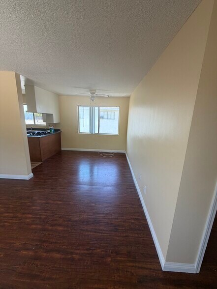 Building Photo - 3412 W Canoga Pl
