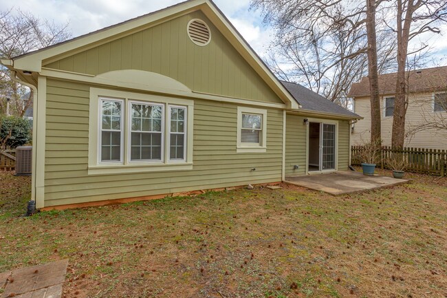 Building Photo - Beautiful Home in a quiet neighborhood