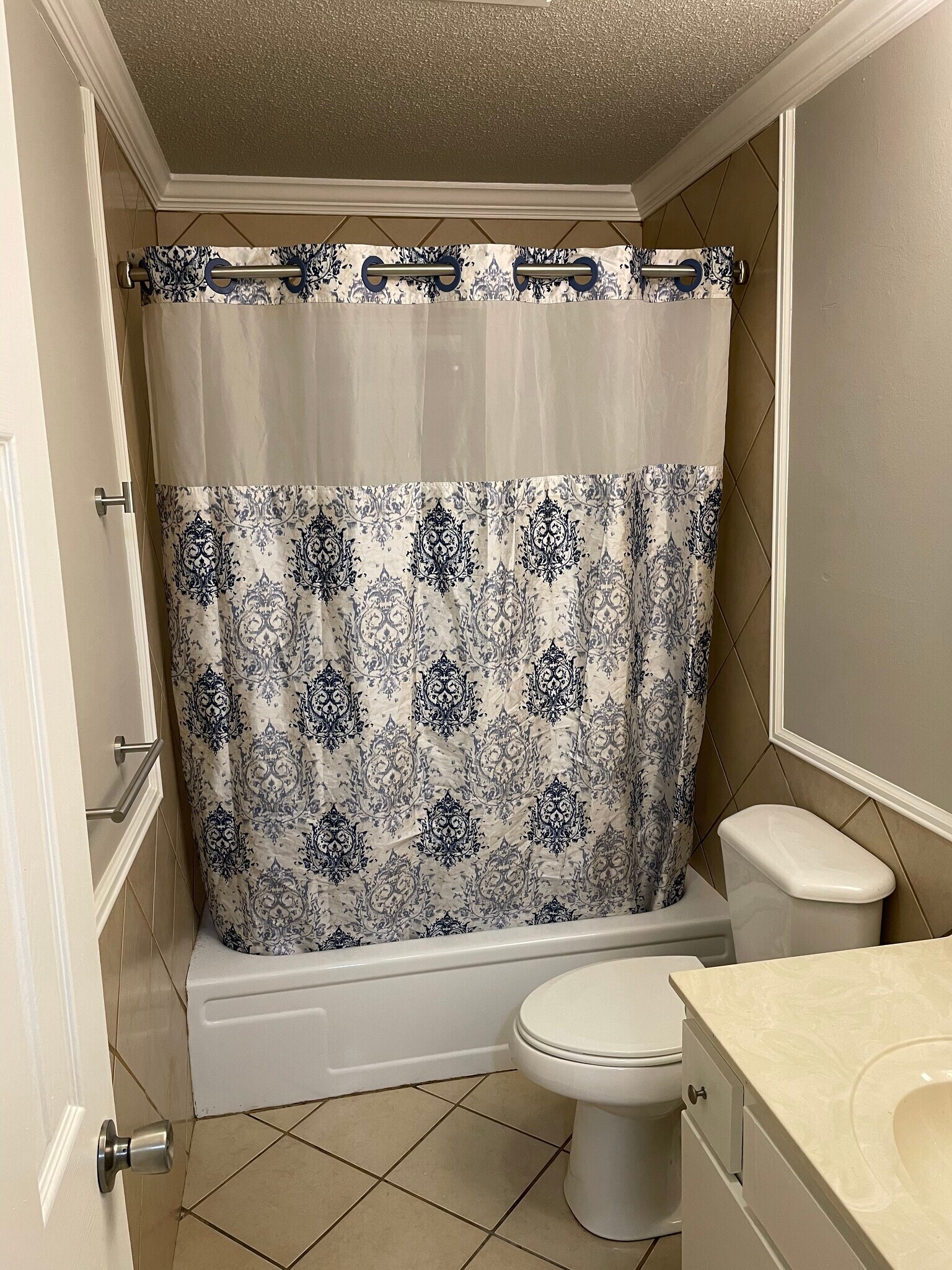 Bathroom - 1185 N Double Springs Rd