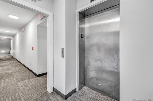 Building Photo - 475 Howe Ave