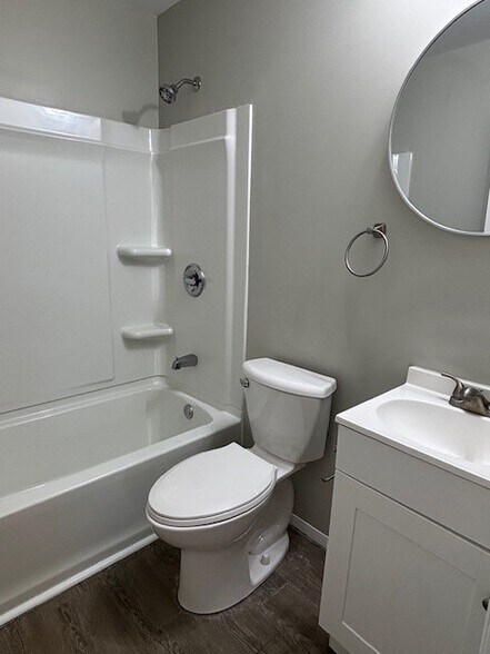 Building Photo - 2605 Roland Dr
