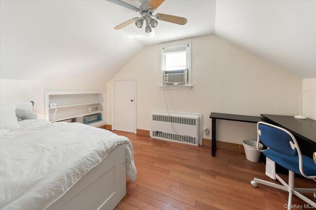 Building Photo - 10 Taft Ln