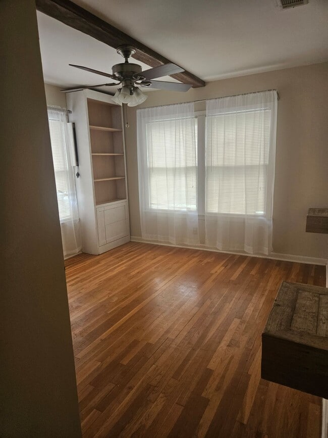 Building Photo - 1105 Sycamore St