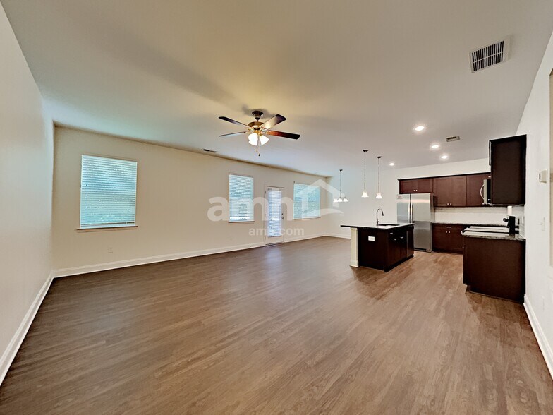 Building Photo - 117 Cobblestone Dr