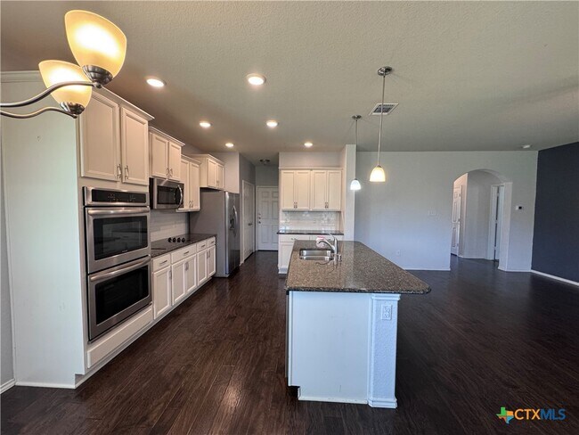Building Photo - 1310 Stonewall Ridge