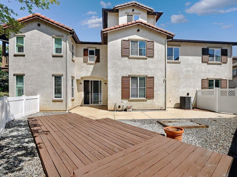 Building Photo - 28782 S Lake Dr