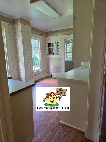 Building Photo - 215 Bethel St