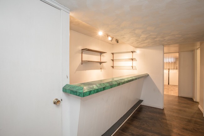 Building Photo - 2712 Sarah St