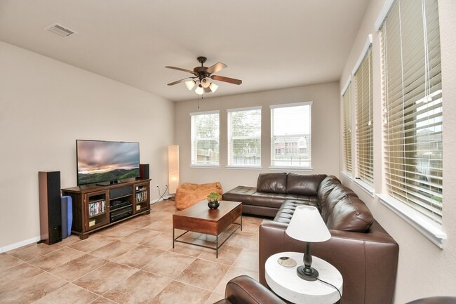 Building Photo - 2202 Waterford Park St