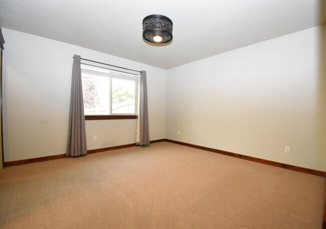 Building Photo - 103 Covey Ct
