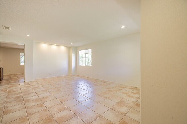 Building Photo - Executive 5-Bedroom Pool Home with Dual Master Suites in Stevenson Ranch