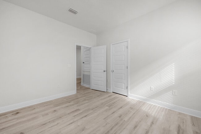 Building Photo - 7814 Burnside Lp