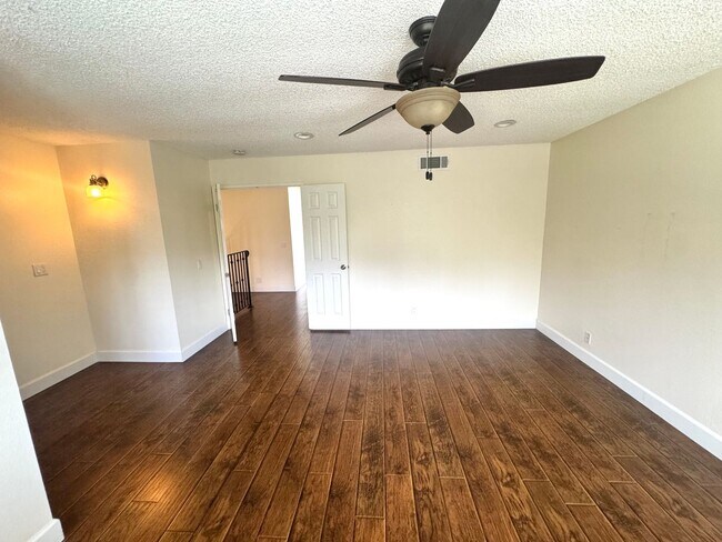 Building Photo - Rare opportunity spacious remodeled Camarillo Home on cul-de-sac with Electricity included!