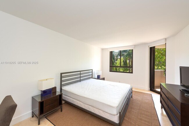 Building Photo - 141 Crandon Blvd