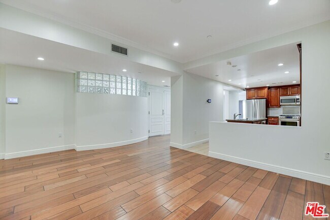 Building Photo - 918 S Wooster St