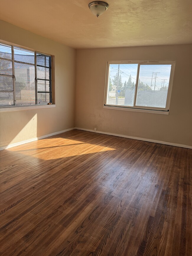 Building Photo - 904 33rd St