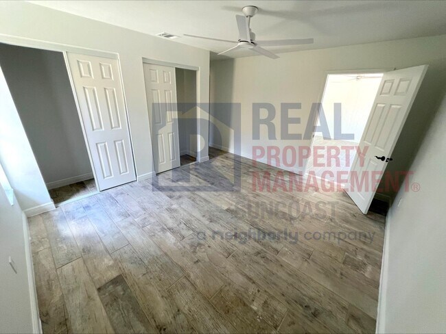 Building Photo - 4142 Iola Dr