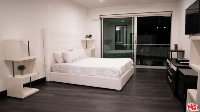 Building Photo - 6425 Weidlake Dr