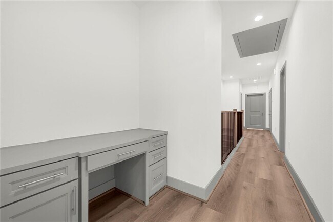 Building Photo - 4019 Stassen St