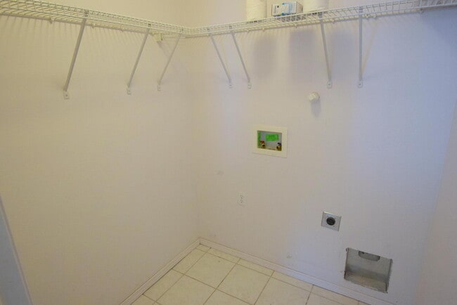 Building Photo - VISTA DEL NORTE 2 bedroom 2 bath 2/CG