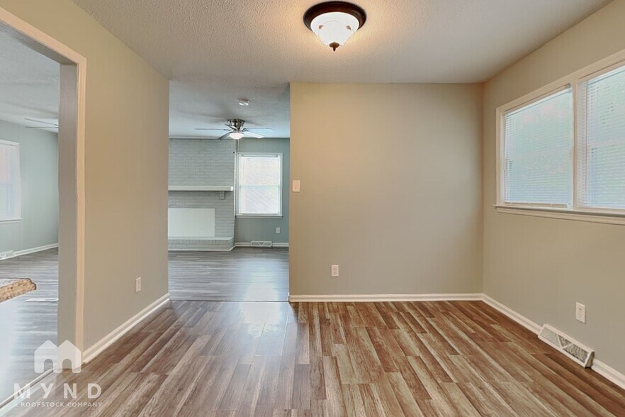 Building Photo - 547 Whitethorn Dr
