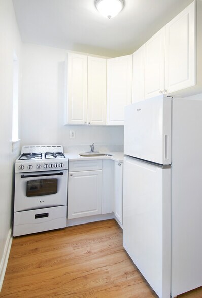 Building Photo - 5433 N Kenmore Ave