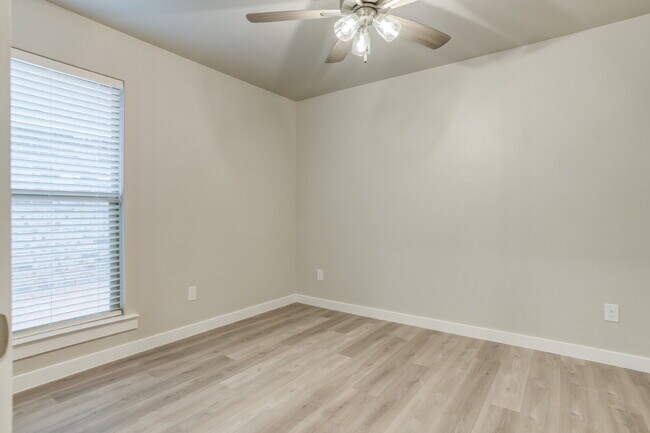 Building Photo - 4 Bedroom 2 Bathroom Home in South Lubbock!