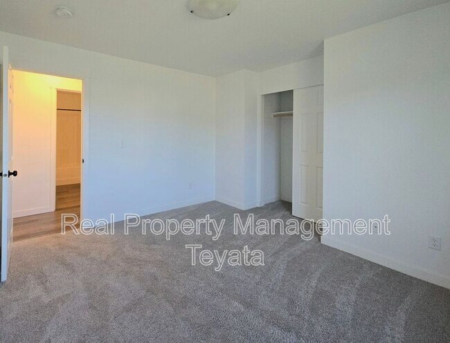 Building Photo - 6270 Fernridge Dr