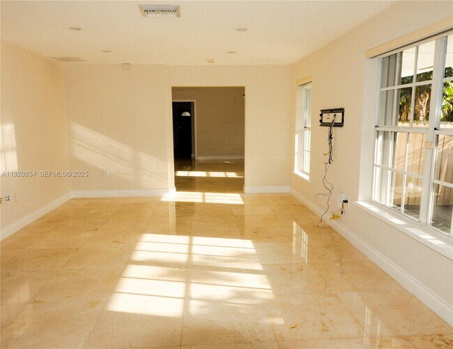 Building Photo - 6384 SW 31st St