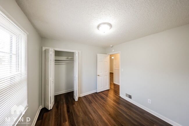 Building Photo - 217 Marshall Dr