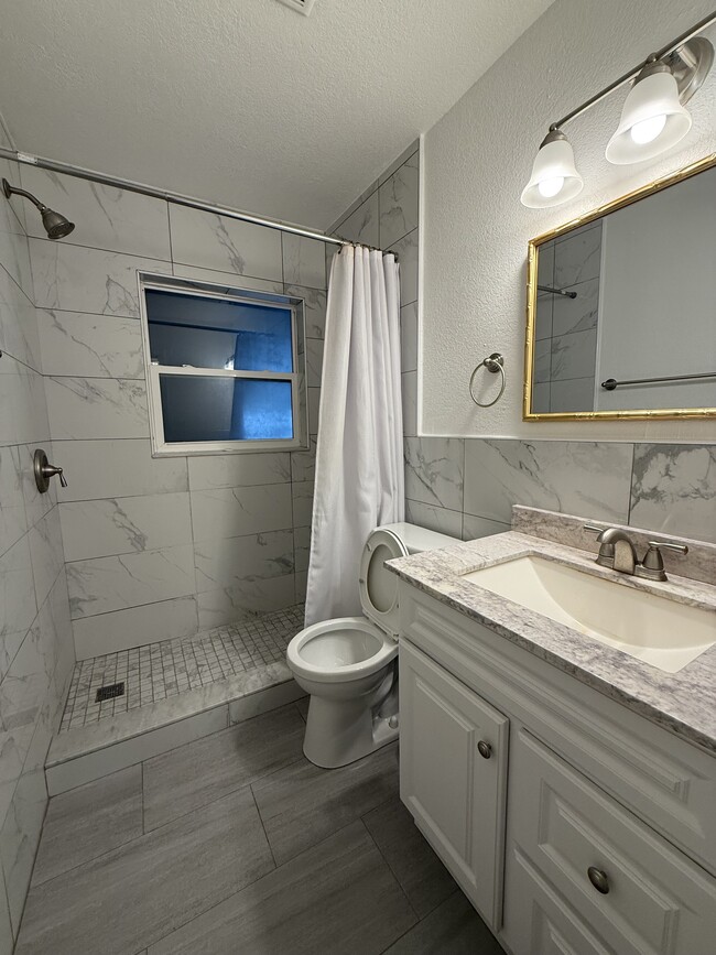 Building Photo - 403 S Orion Ave