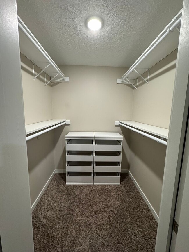 Building Photo - Modern Ranch Living in Heritage Estates
