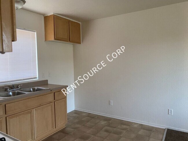 Building Photo - 15582 L St