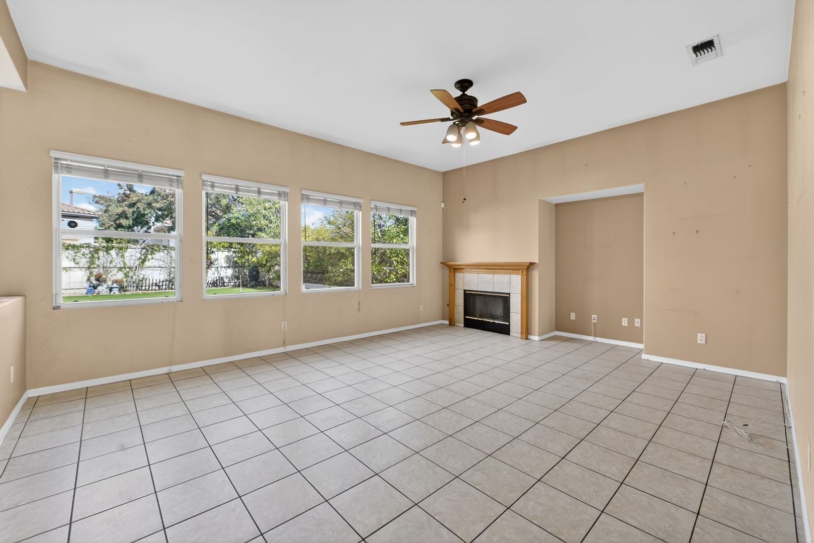 Building Photo - 11677 Swan Lake Dr