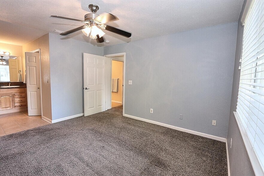 Building Photo - 11150 Trinity River Dr