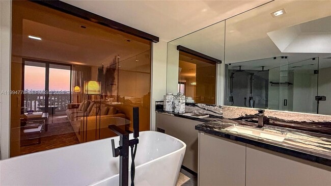 Building Photo - 2000 Island Blvd