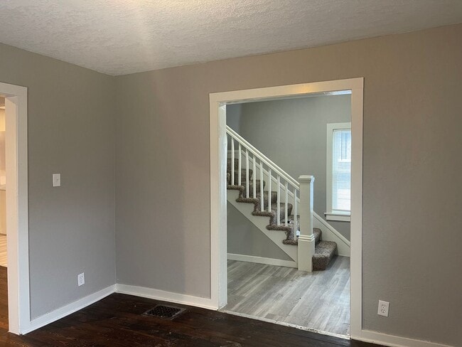 Building Photo - Huge 4 Bedroom house for rent !!!!!!