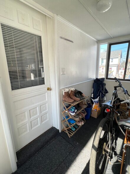 Building Photo - 24 N Chestnut St