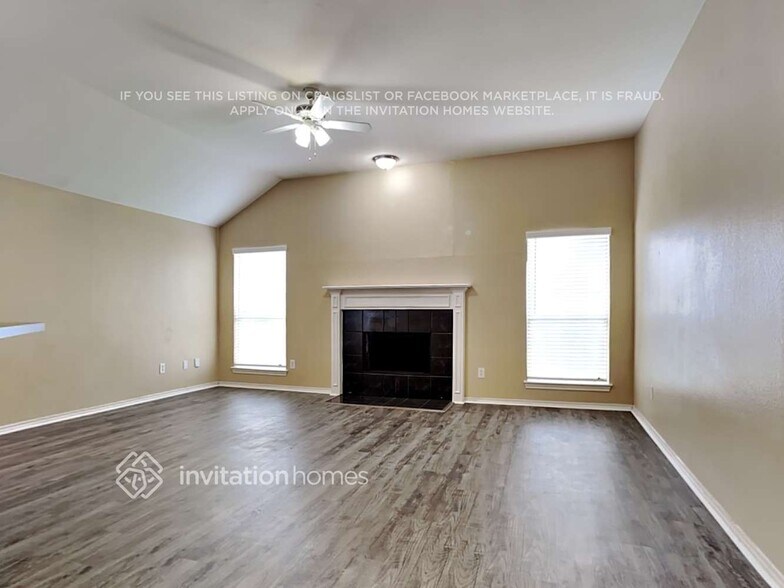 Building Photo - 2800 St Martin Dr