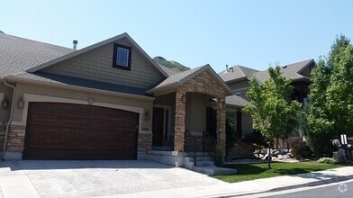 Building Photo - Gorgeous Townhouse in Draper for Rent