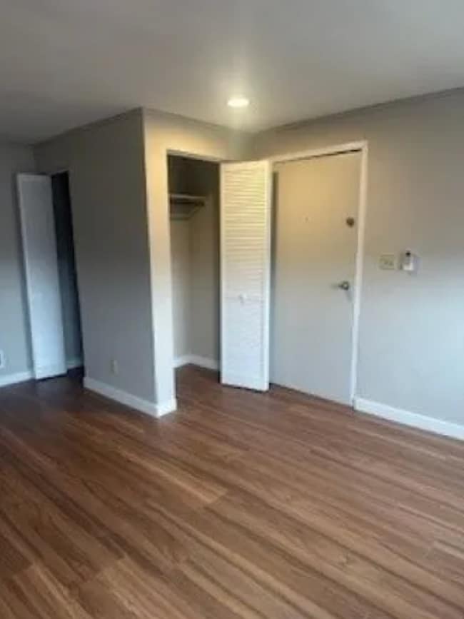 Building Photo - 321 Ella St