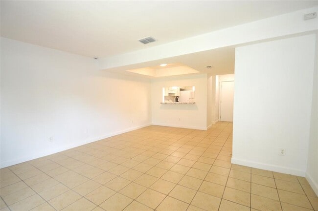 Building Photo - 1202 Southport Dr