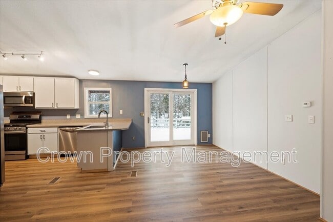 Building Photo - 2520 E Edgewood Dr