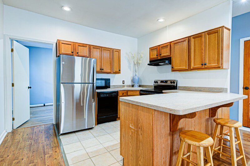 Building Photo - 313 E Spring St