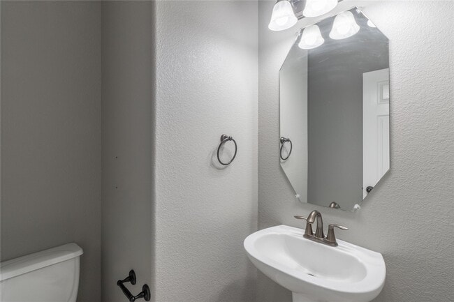 Building Photo - 23622 Virginia Pine Dr