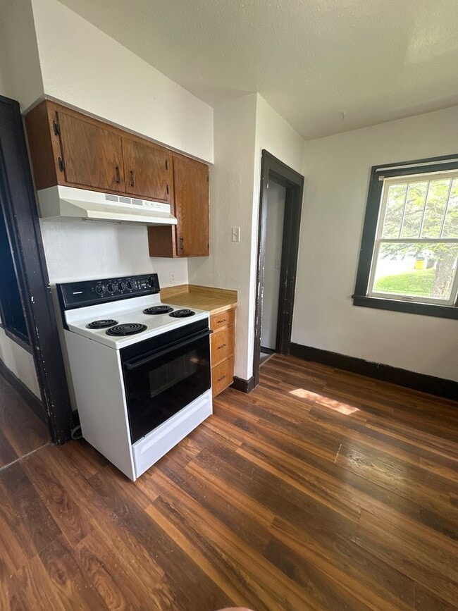 Building Photo - 805 2nd Ave SW