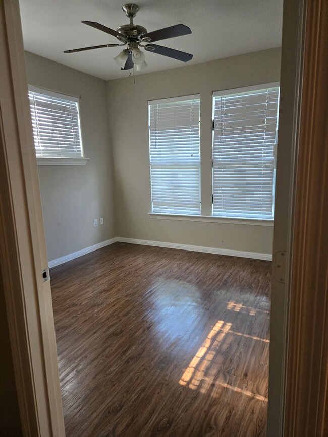 Building Photo - 1025 Porter St