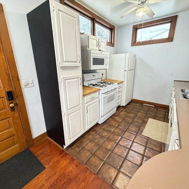 Building Photo - 3 bedroom home on the NW side of Grand Rapids